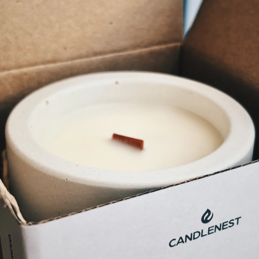 ručne odlievaná sójová sviečka v betóne, betónová sviečka, candlenest concrete glow