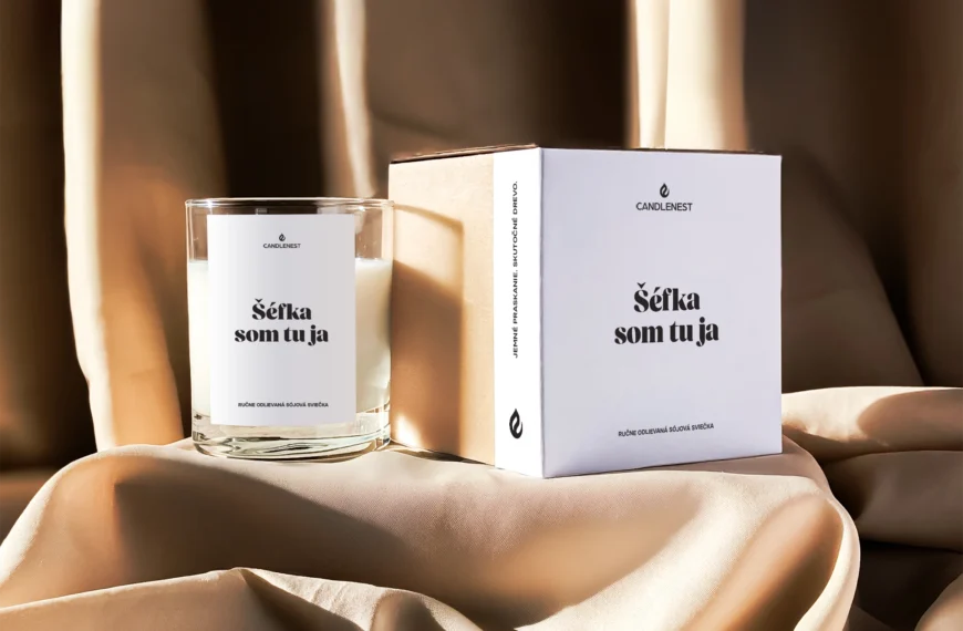 sviečka dreveným knôtom ručne odlievaná handmade sójová vonná sviečka s dreveným knôtom candlenest, sviečka odlievaná zo 100% prírodného sójového vosku šéfka som tu ja