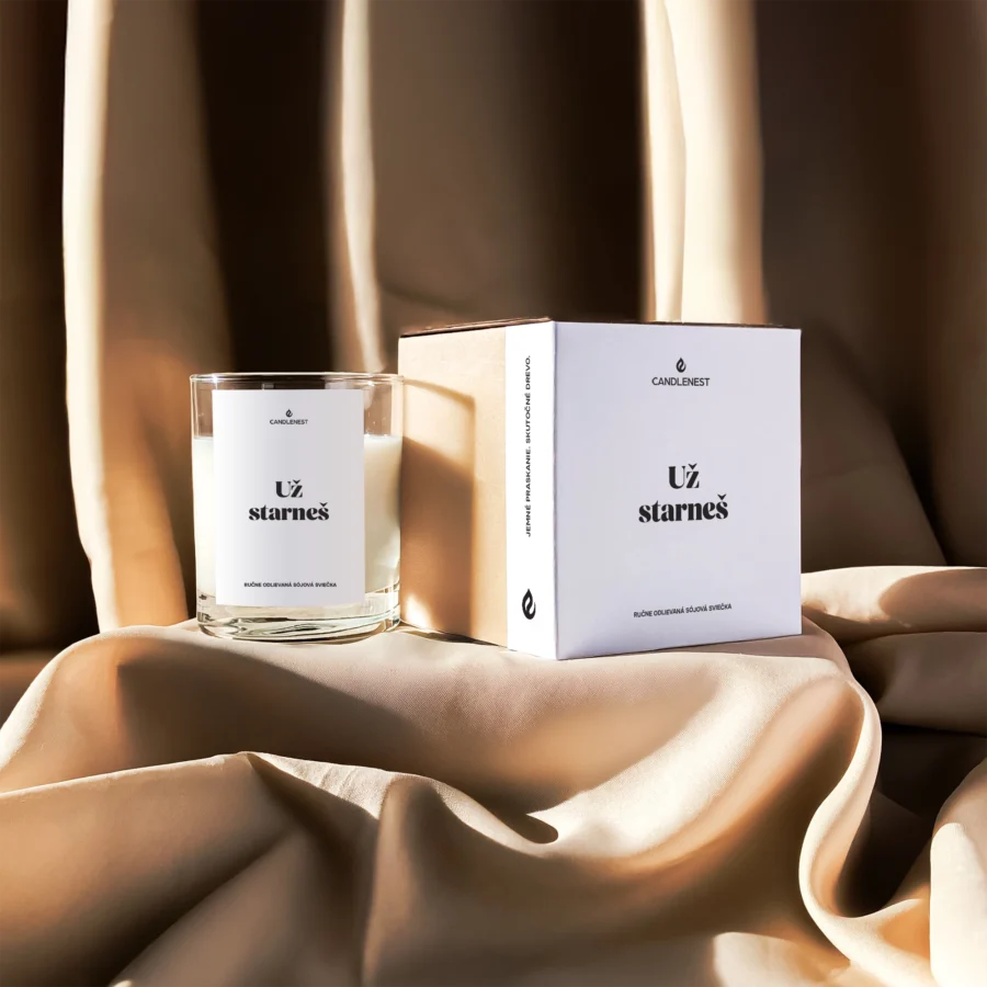 sviečka dreveným knôtom ručne odlievaná handmade sójová vonná sviečka s dreveným knôtom candlenest, sviečka odlievaná zo 100% prírodného sójového vosku už starneš