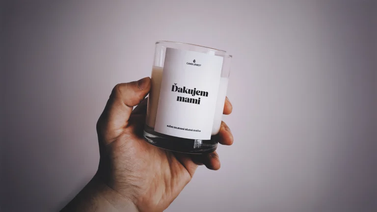 deň matiek darček pre mamu sviečka ručne odlievaná handmade sójová vonná sviečka s dreveným knôtom candlenest, sviečka odlievaná zo 100% prírodného sójového vosku