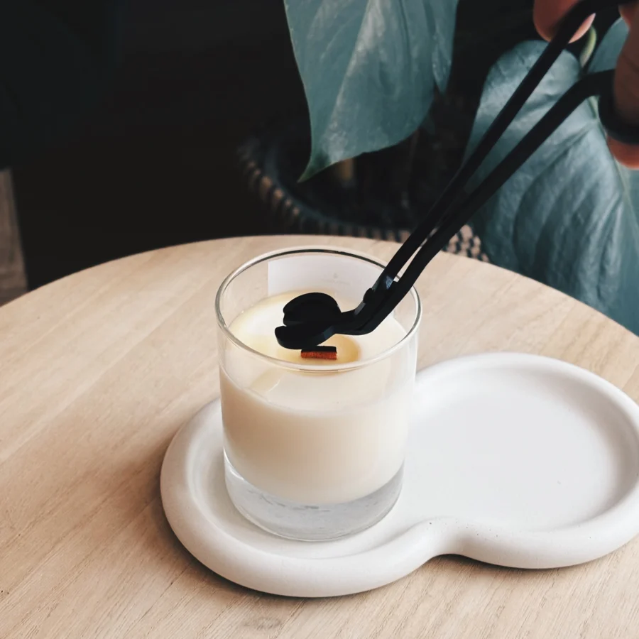 čierne nožnice na knôt príslušenstvo pre sviečky