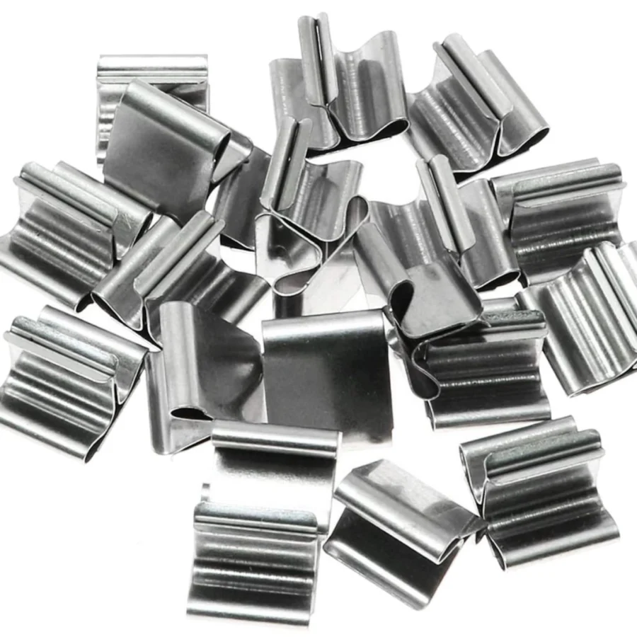 kovový pliešok na uchytenie dreveného knôtu pre sójové sviečky a drevený knôt