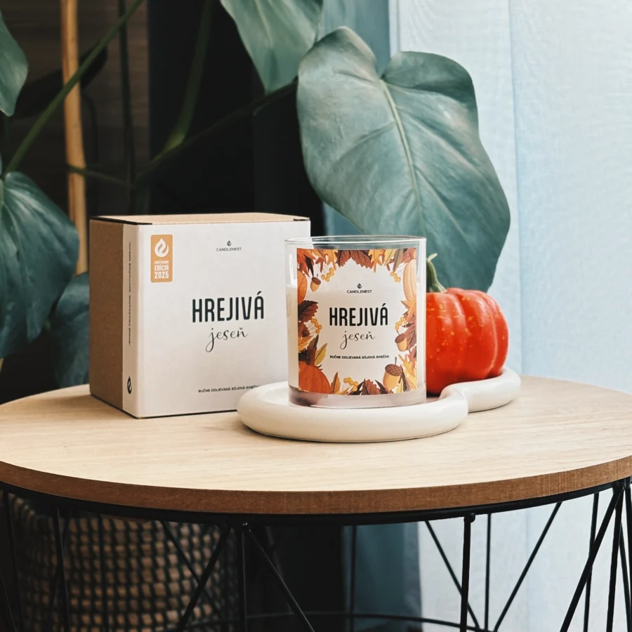 jesenná sviečka tekvicové korenie na jeseň sviečka dreveným knôtom ručne odlievaná handmade sójová vonná sviečka s dreveným knôtom candlenest, sviečka odlievaná zo 100% prírodného sójového vosku