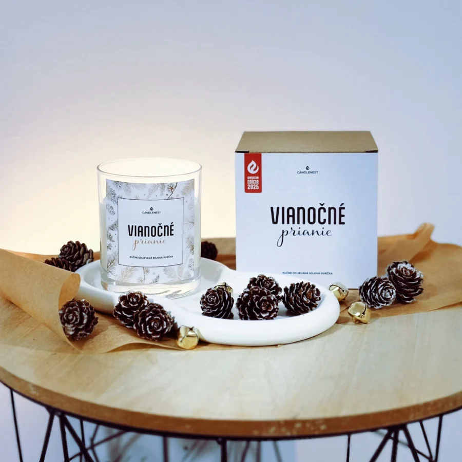 Candlenest vianočná sójová vonná sviečka s praskajúcim dreveným knôtom – prírodná eco friendly ručne robená sviečka so zimnou vôňou, ideálny vianočný darček na sviatočnú atmosféru.