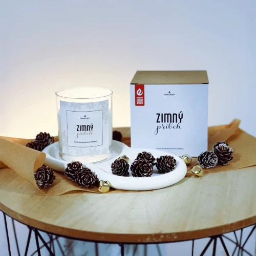 Candlenest vianočná sójová vonná sviečka s praskajúcim dreveným knôtom – prírodná eco friendly ručne robená sviečka so zimnou vôňou, ideálny vianočný darček na sviatočnú atmosféru.