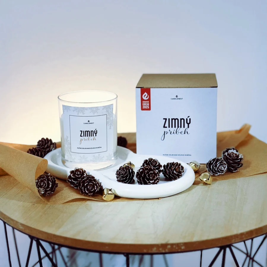 Candlenest vianočná sójová vonná sviečka s praskajúcim dreveným knôtom – prírodná eco friendly ručne robená sviečka so zimnou vôňou, ideálny vianočný darček na sviatočnú atmosféru.